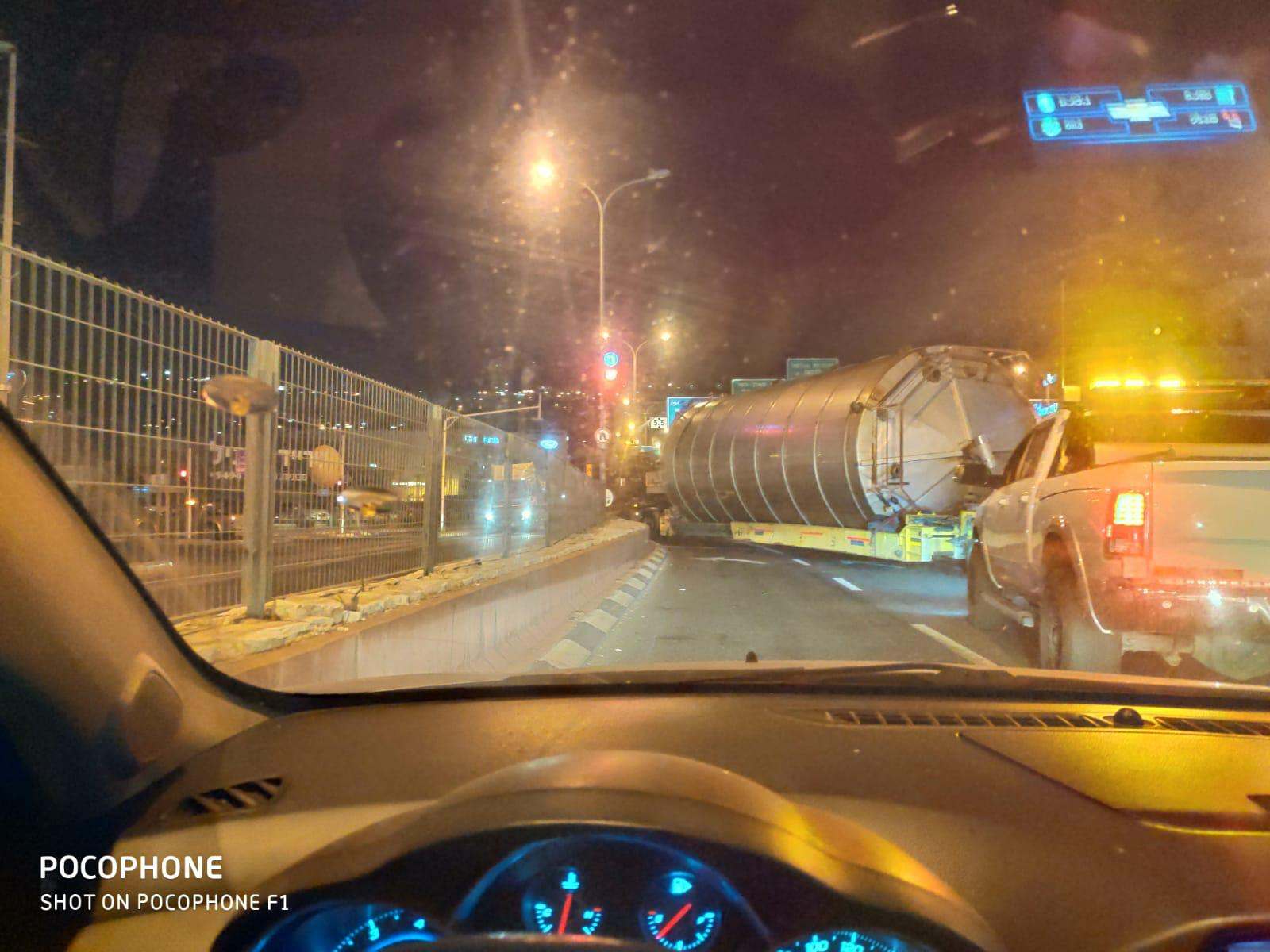 הובלת מתקן הנירוסטה בלילה לאתר ההתקנה